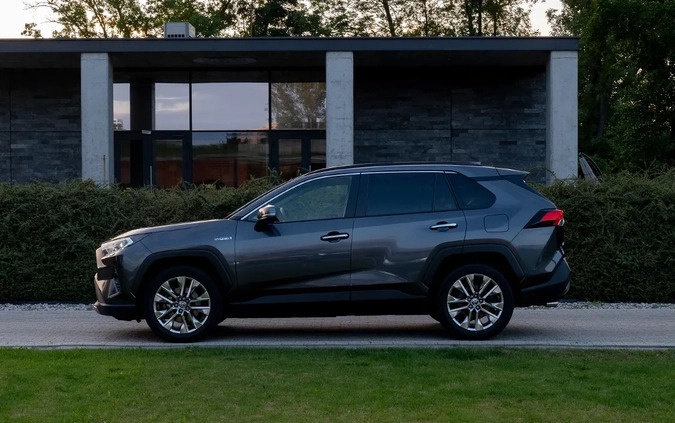 Toyota RAV4 cena 187000 przebieg: 29476, rok produkcji 2021 z Płock małe 631